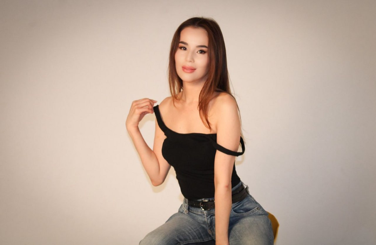Эскортница averi в Алматы - рост 170 см, вес 49 кг, возраст 25 лет